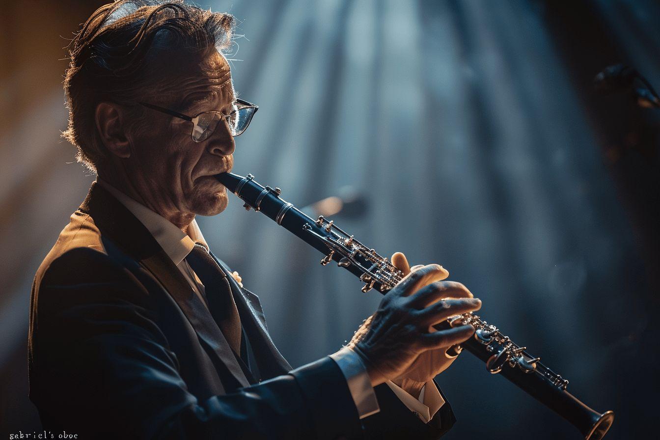 Homme &acirc;g&eacute; en costume jouant du hautbois avec concentration