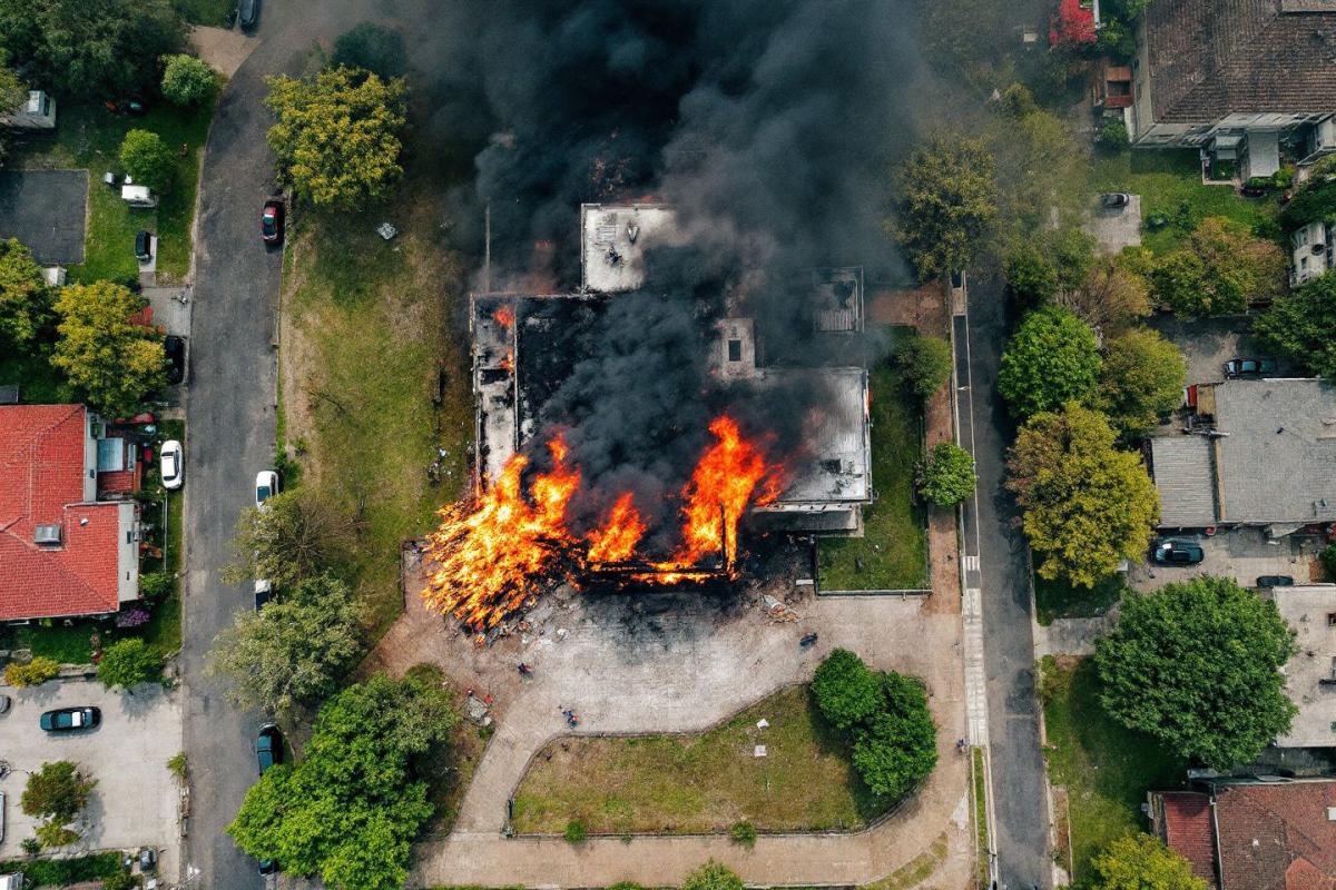 Incendie à Meyzieu : une école détruite par les flammes, la justice rend un verdict controversé